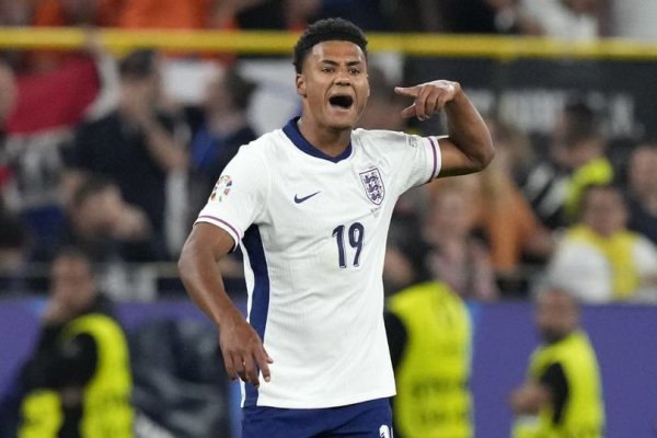 兴盛网  本杰明·塞斯科, 奥利·沃特金斯, 还是尼古拉斯·杰克逊: 谁最适合曼联?